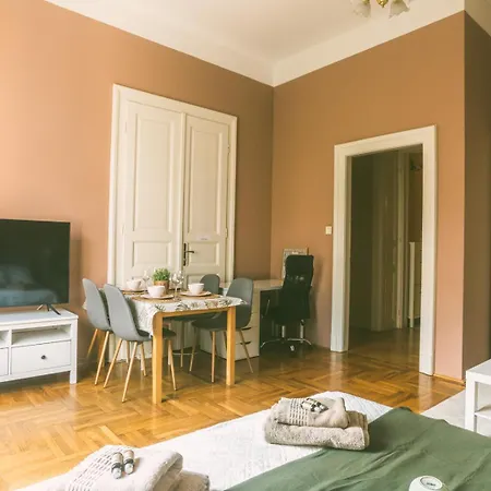 Boho Central Buda Close To Gellert Thermal Bath *